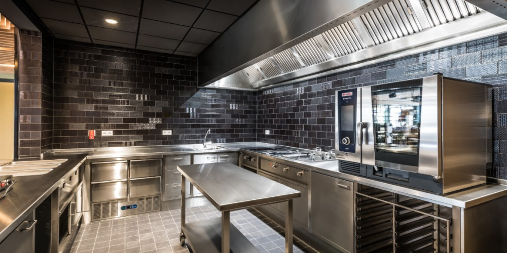 Custom professional kitchen by Louter