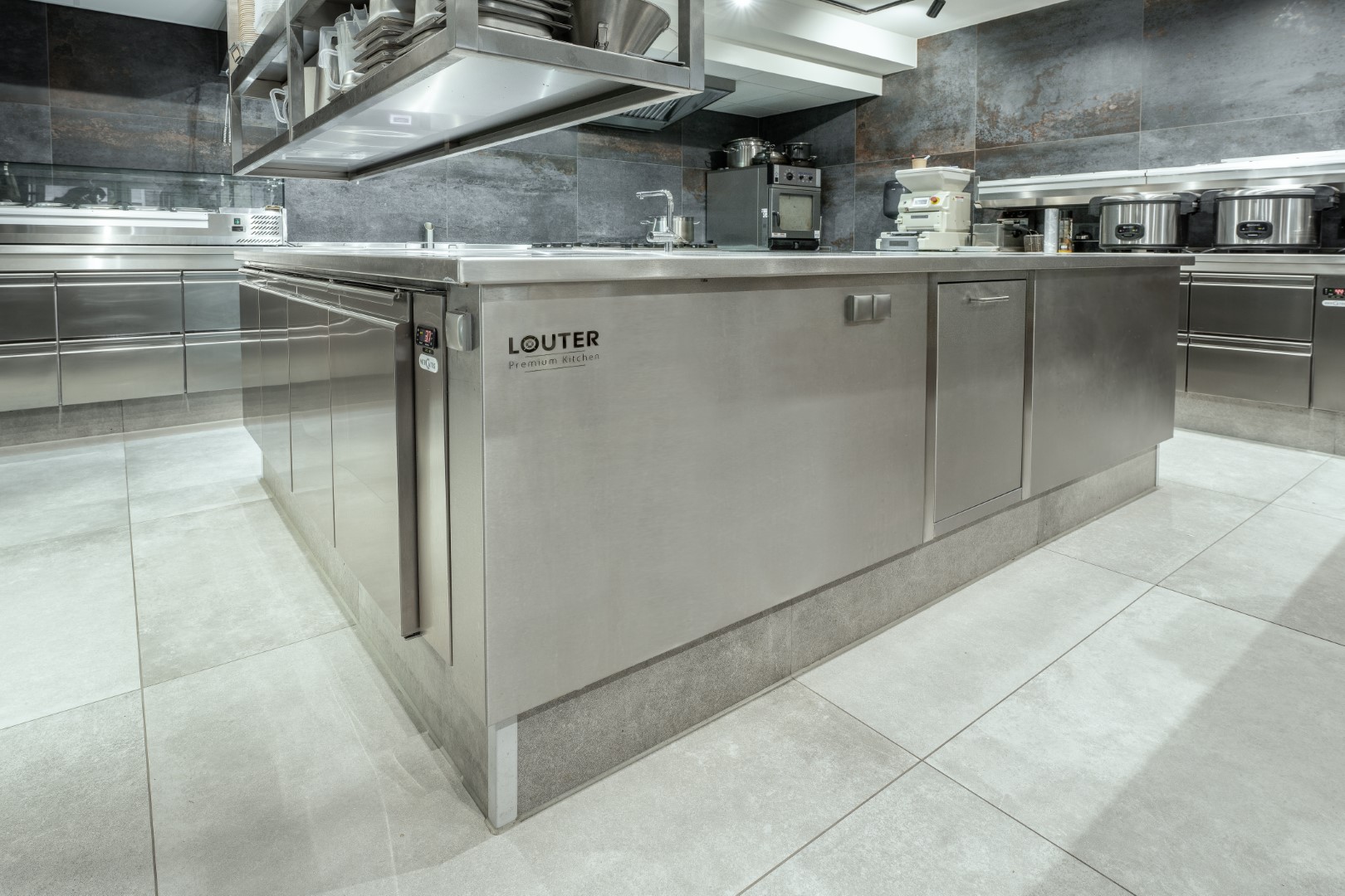 Professional kitchen by Louter take-away restaurant