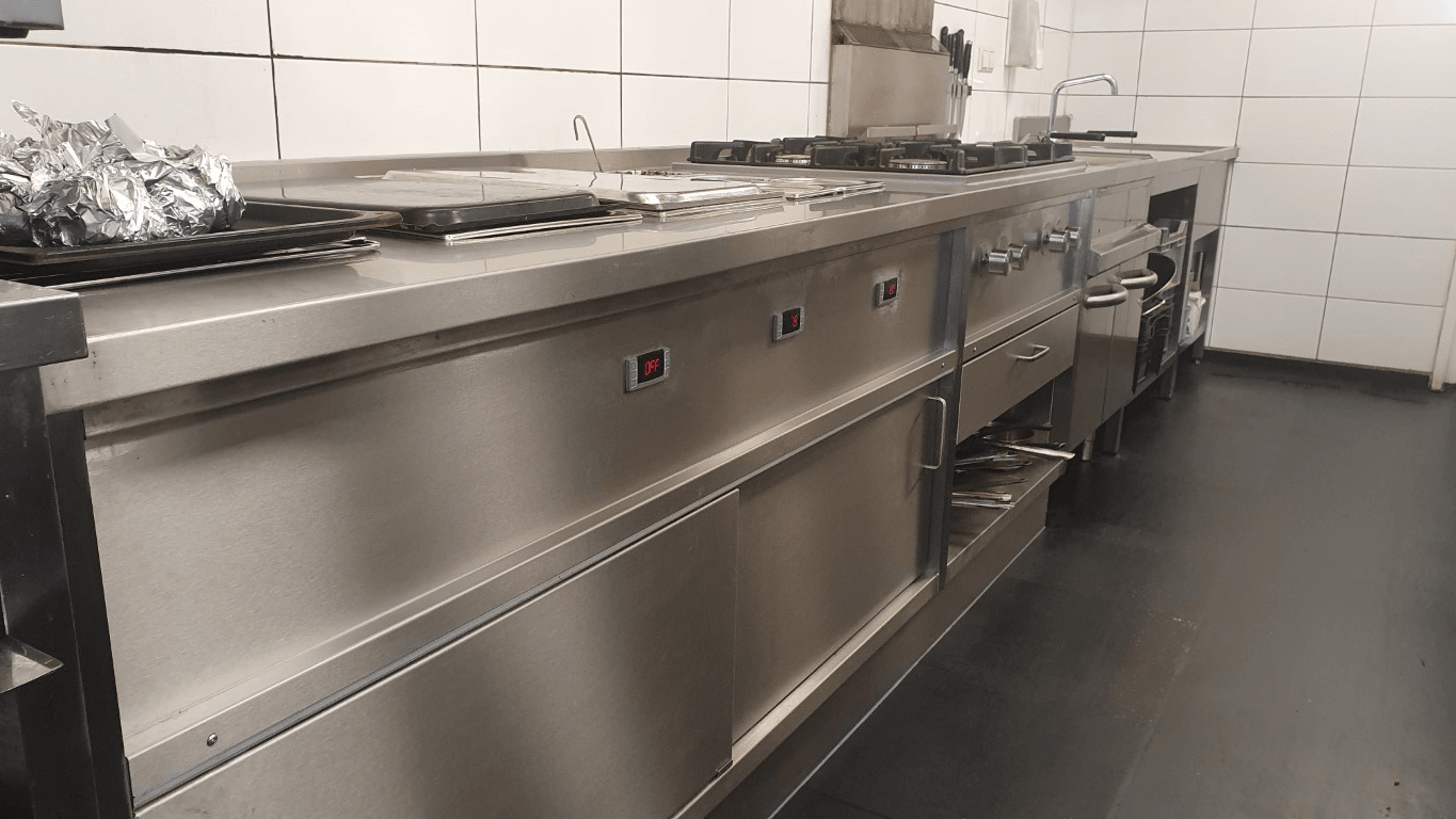 Equipment table in restaurant kitchen installed by Louter