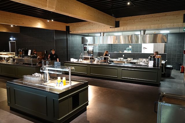 Professional buffet and kitchen installed by Louter at Landgoed Hoenderdaell The Netherlands