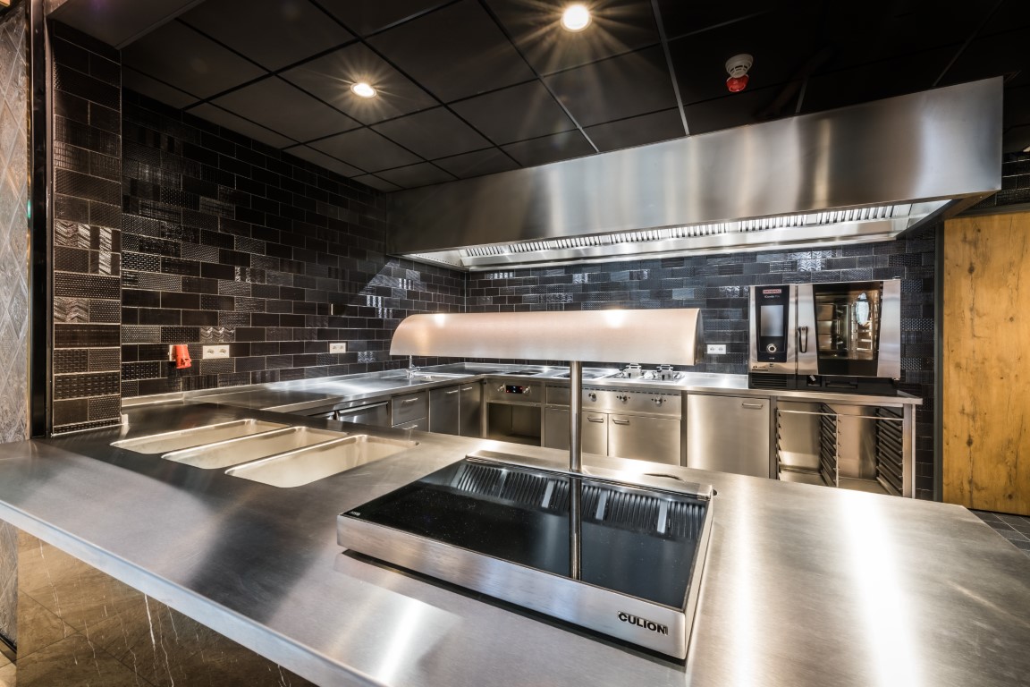 Professional kitchen by Louter at Hotel Zuiderduin